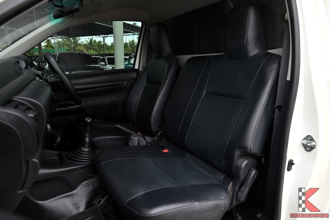 
								Toyota Revo cargo 1592 full									