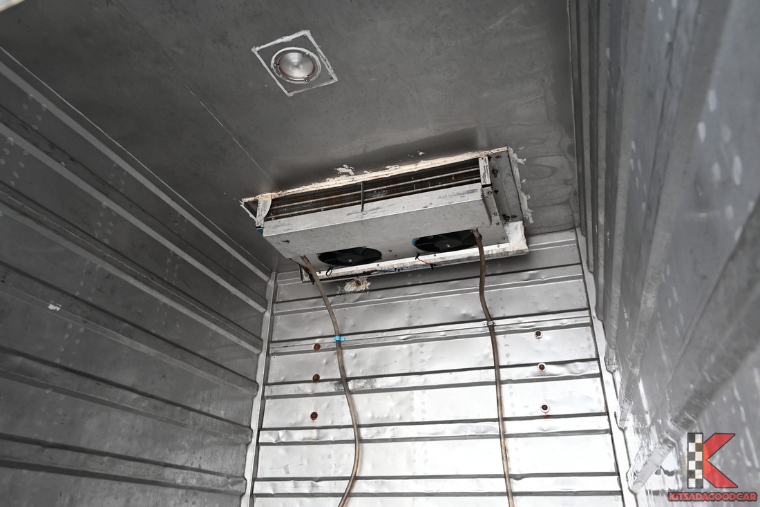 
								Toyota Revo COOL 2001 full									