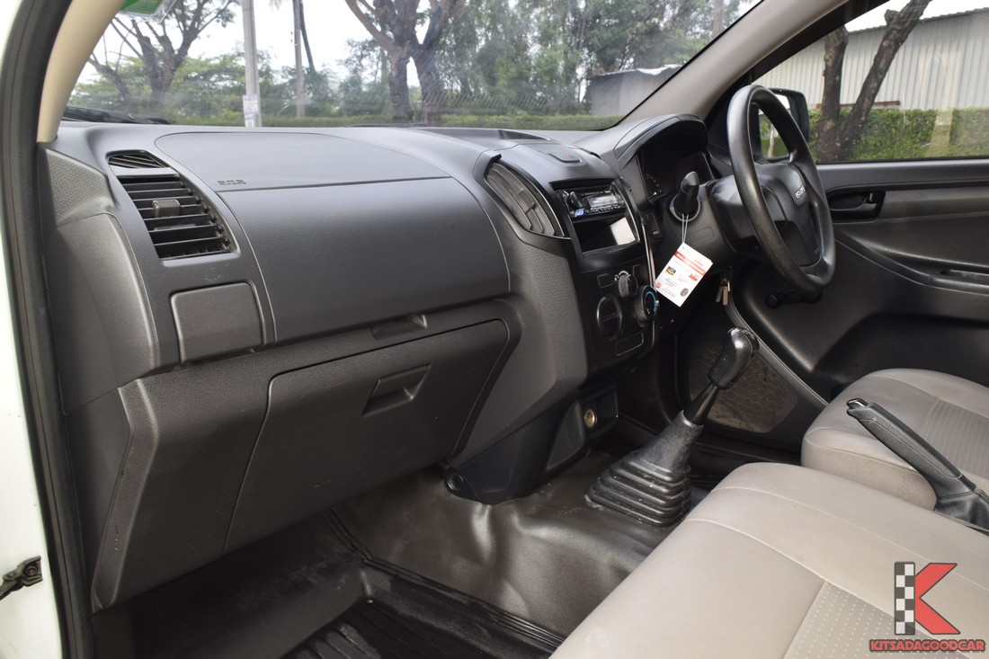 
								ISUZU D-Max cargo 7754 full									