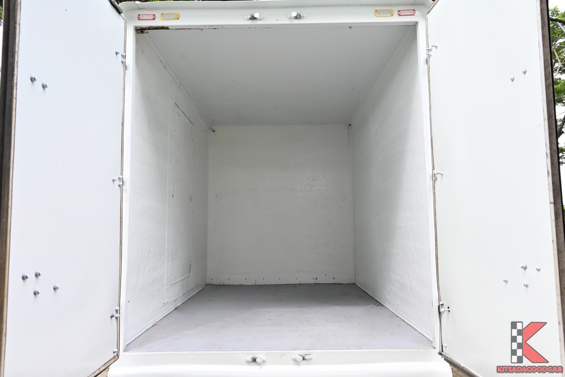 
								ISUZU D-Max cargo 1011 full									