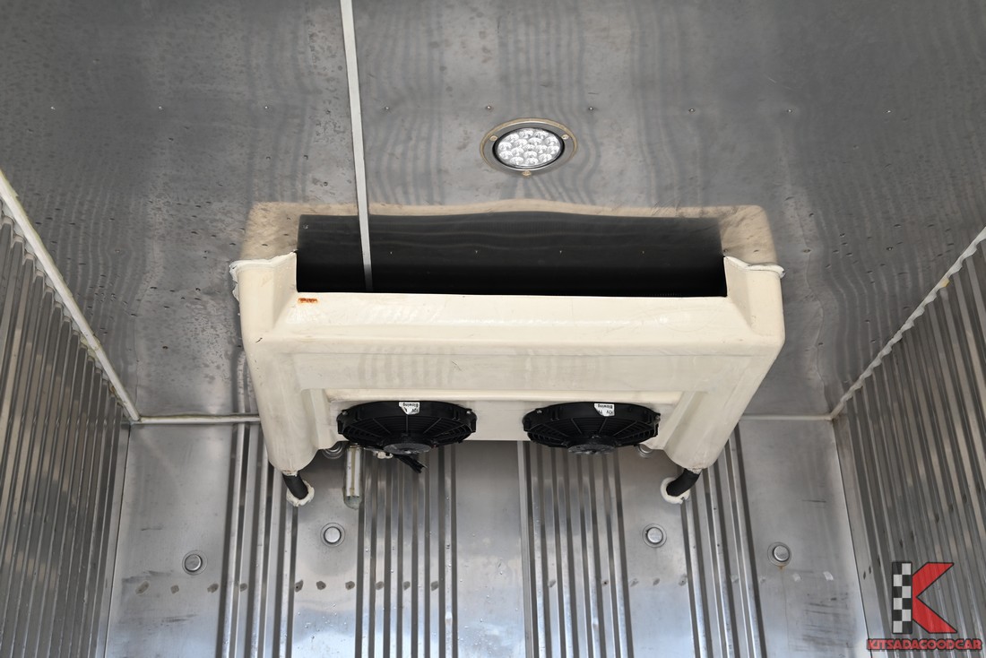 
								Toyota Revo MPC COOL 932 full									