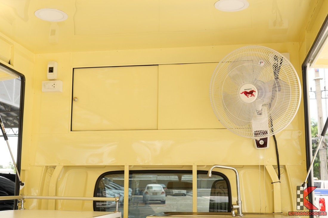 
								Suzuki Carry Food Truck 9947 full									