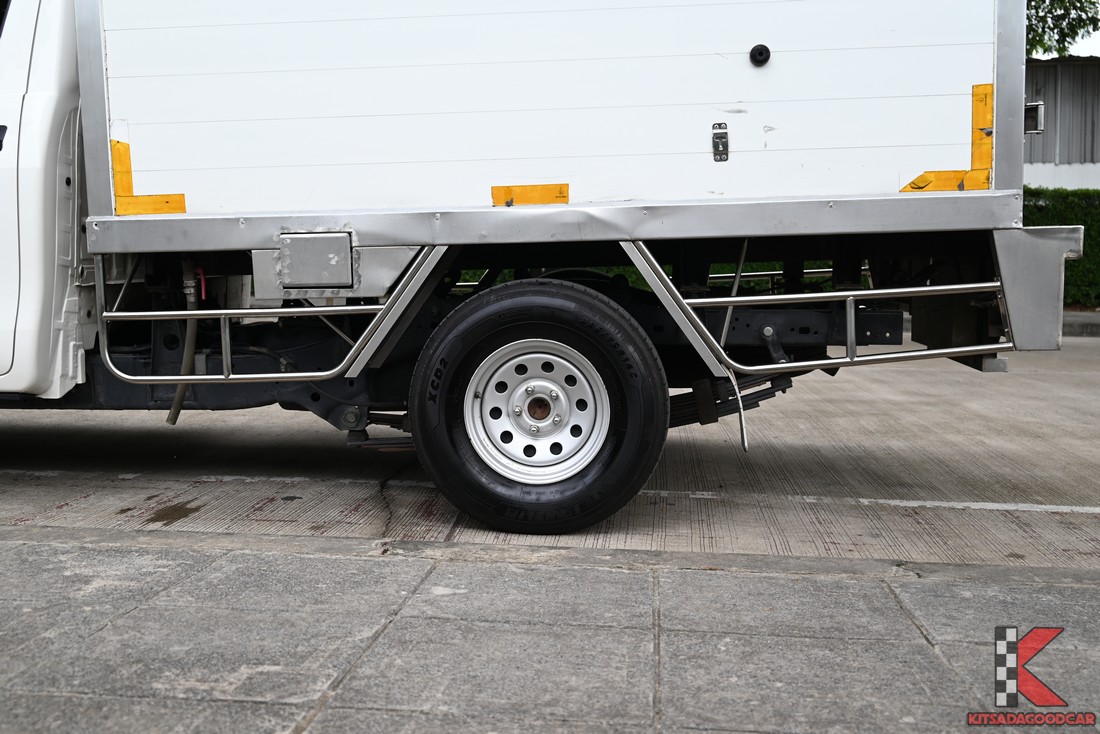 
								Toyota Revo COOL 2001 full									