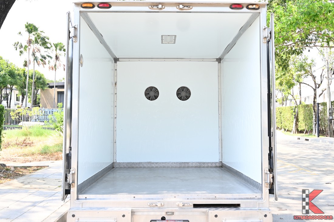 
								Toyota Revo cargo 294 full									