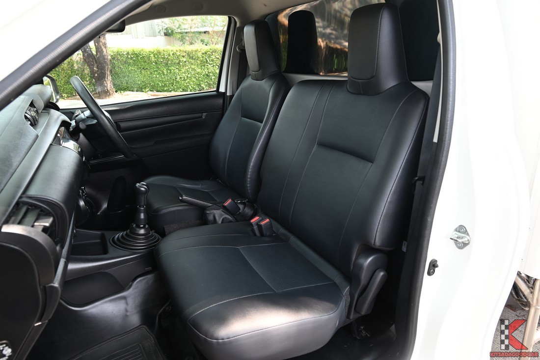 
								Toyota Revo cargo 8243 full									