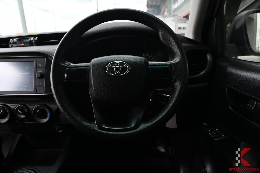 
								Toyota Revo cargo 1592 full									