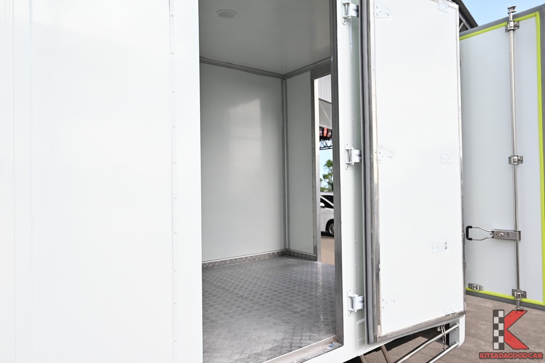 
								ISUZU D-Max cargo 6047 full									