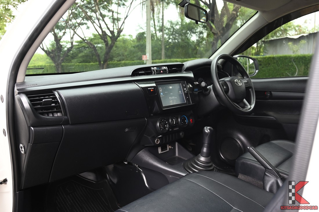 
								Toyota Revo COOL 2001 full									