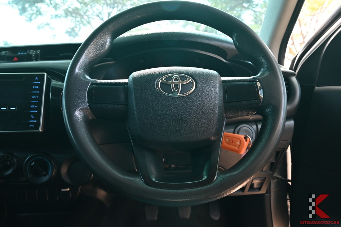 
								Toyota Revo cargo 1544 full									