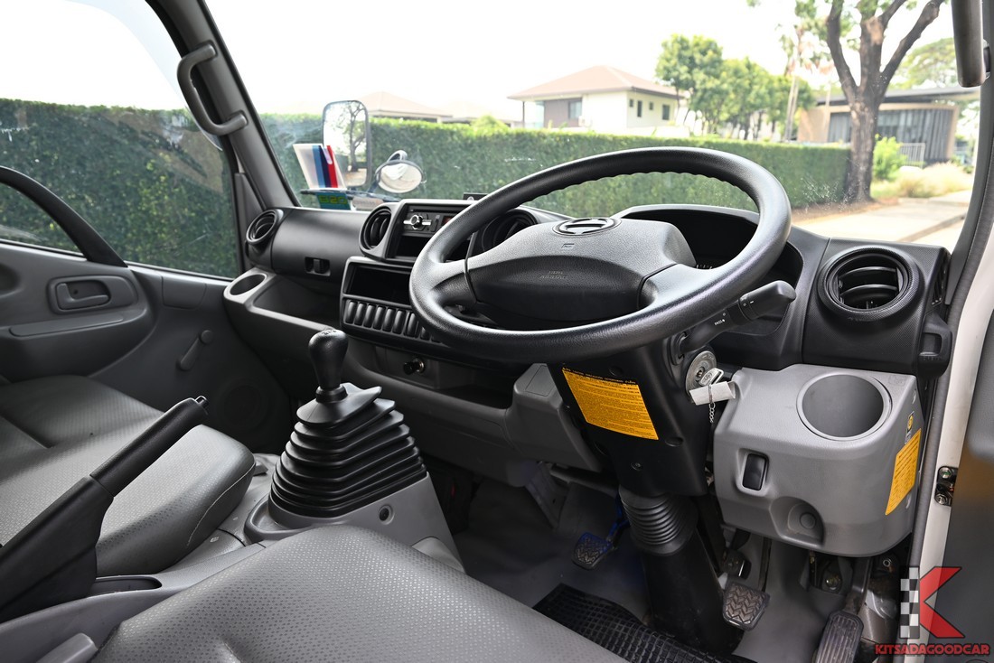 
								HINO 300 Innovator 6581 full									