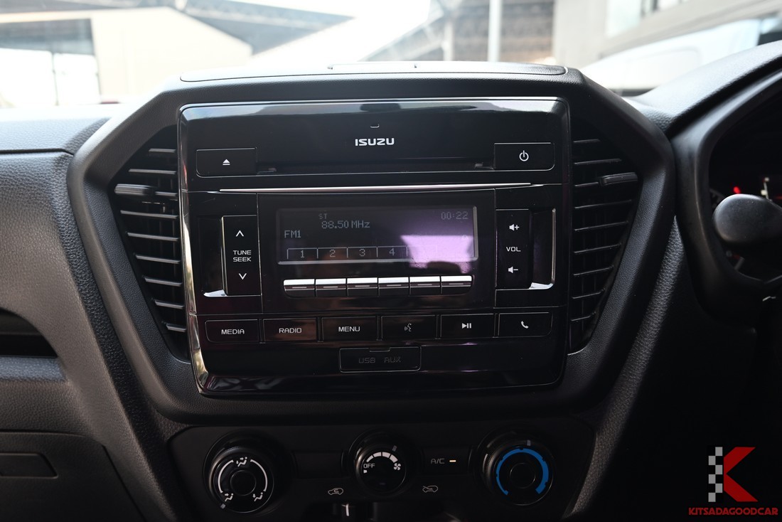 
								ISUZU D-Max Cargo 9981 full									