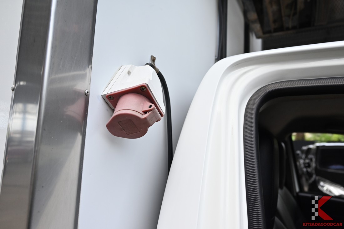 
								Toyota Revo COOL 2381 full									