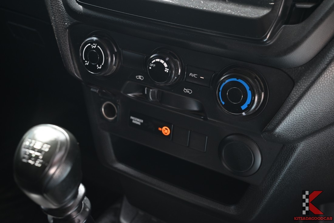 
								ISUZU D-Max Cargo 4380 full									