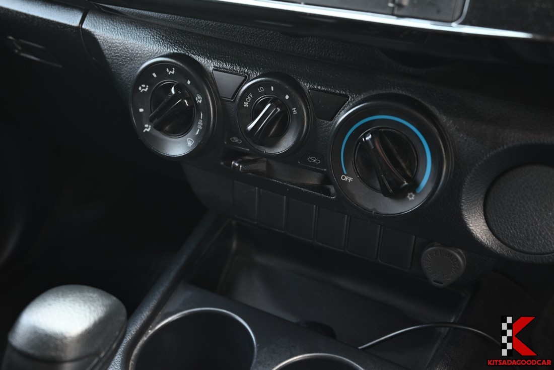 
								Toyota Revo cargo 9502 full									