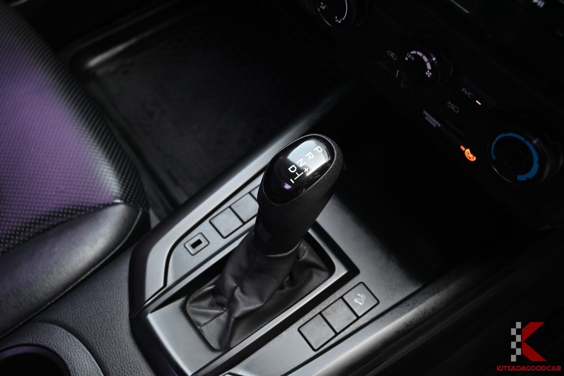 
								ISUZU D-Max Cargo 9981 full									