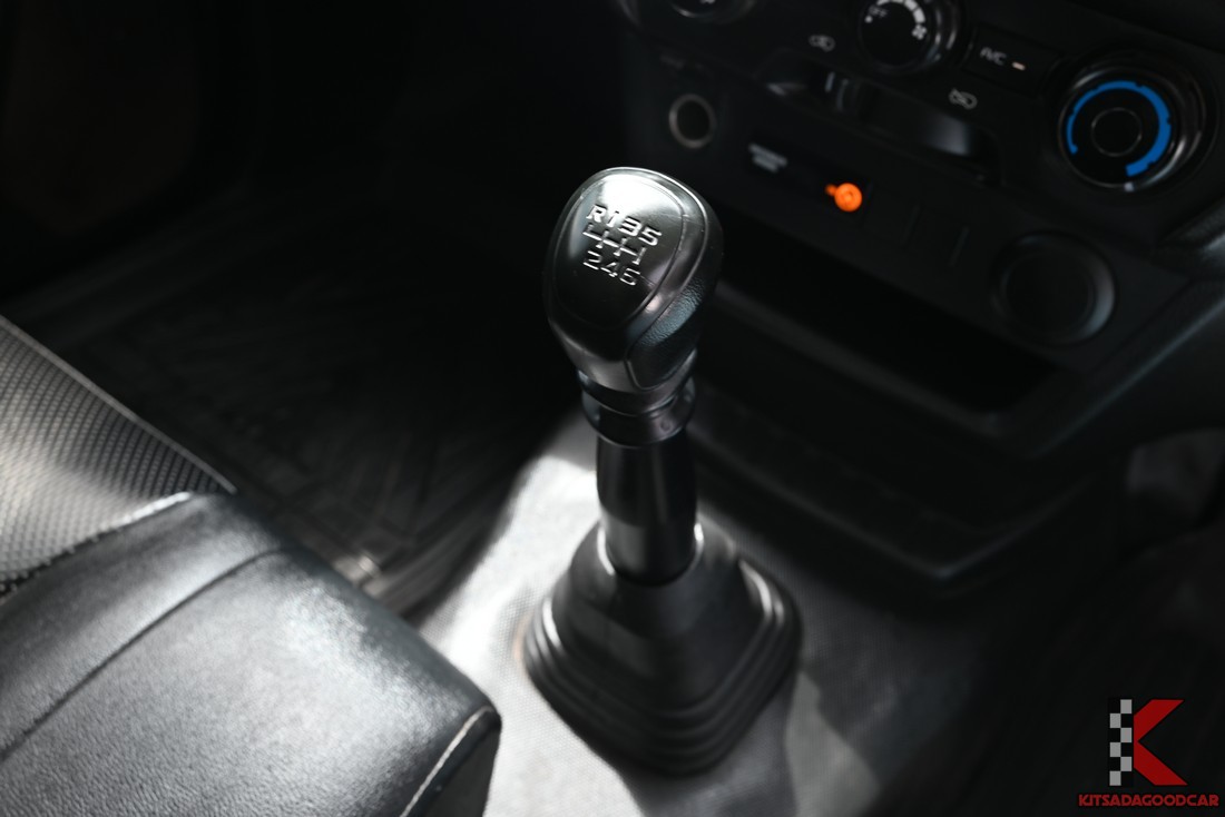 
								ISUZU D-Max Cargo 4380 full									