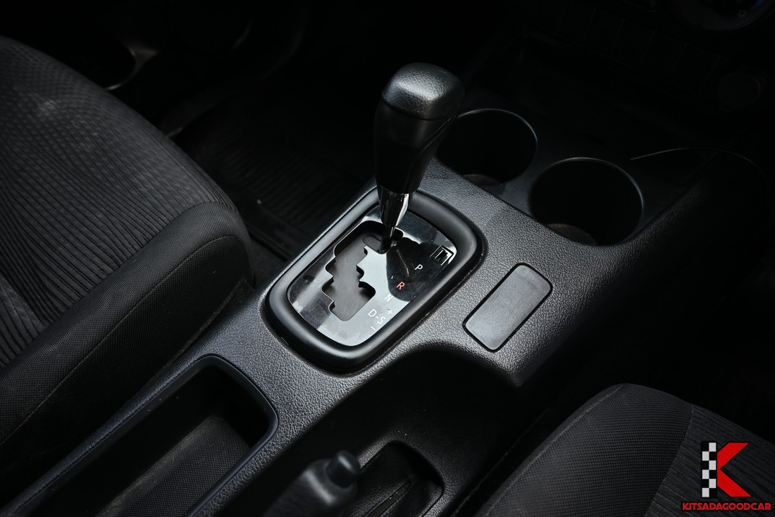 
								Toyota Revo cargo 9502 full									