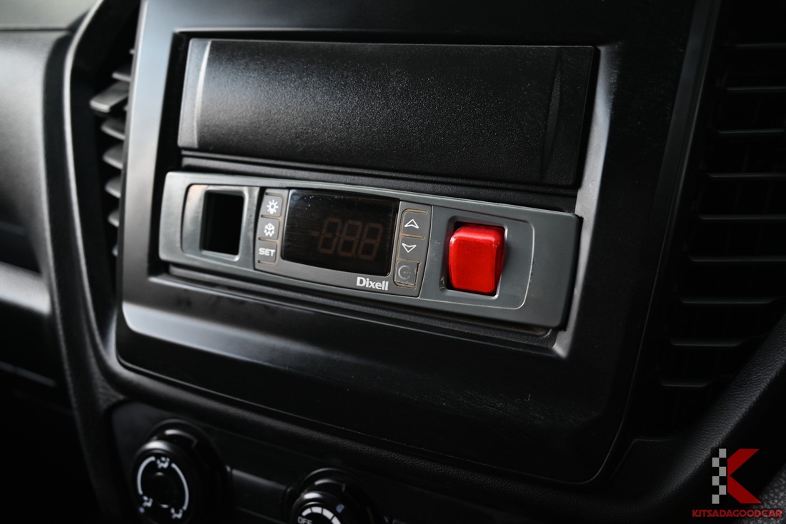 
								ISUZU D-Max COOL 7608 full									