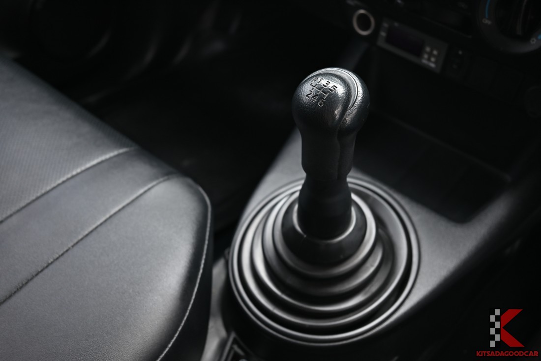 
								Toyota Revo COOL BOX 9553 full									