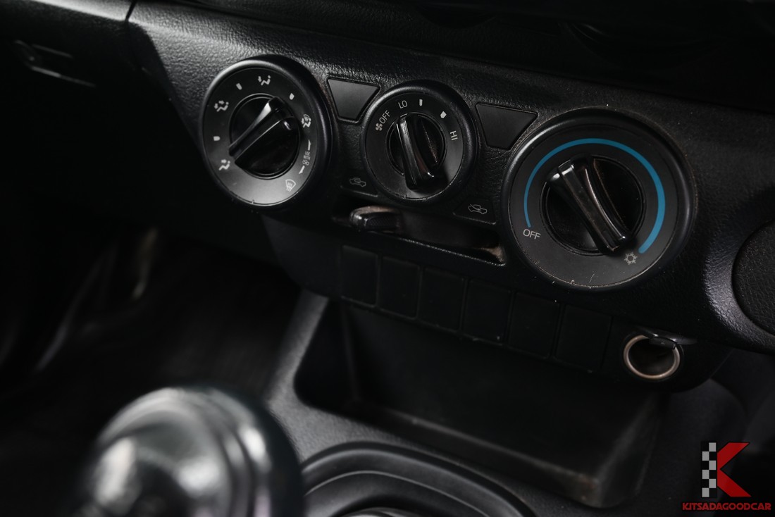 
								Toyota Revo Cargo 6812 full									