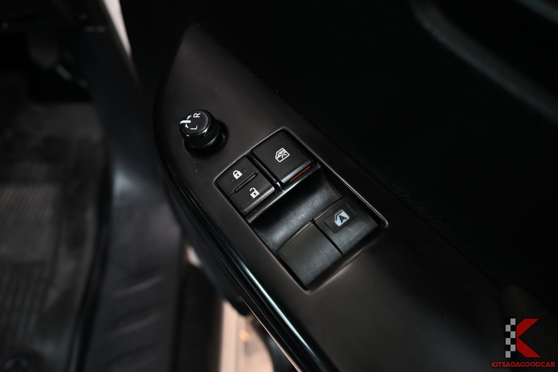 
								Toyota Revo Cargo 7928 full									