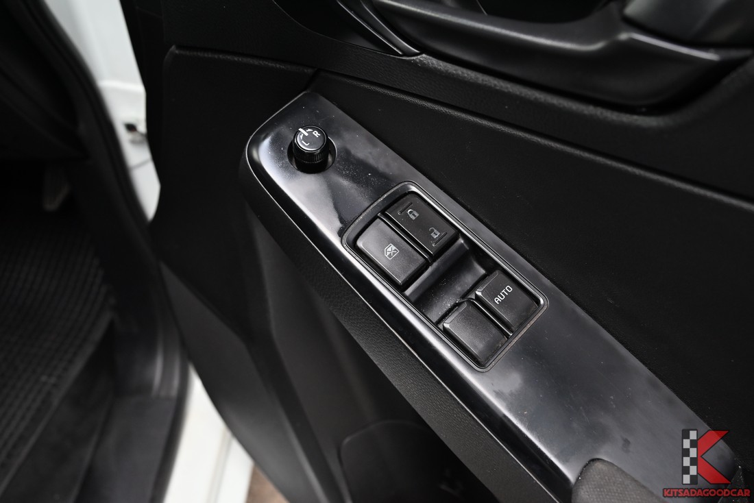 
								ISUZU D-Max cargo 2811 full									