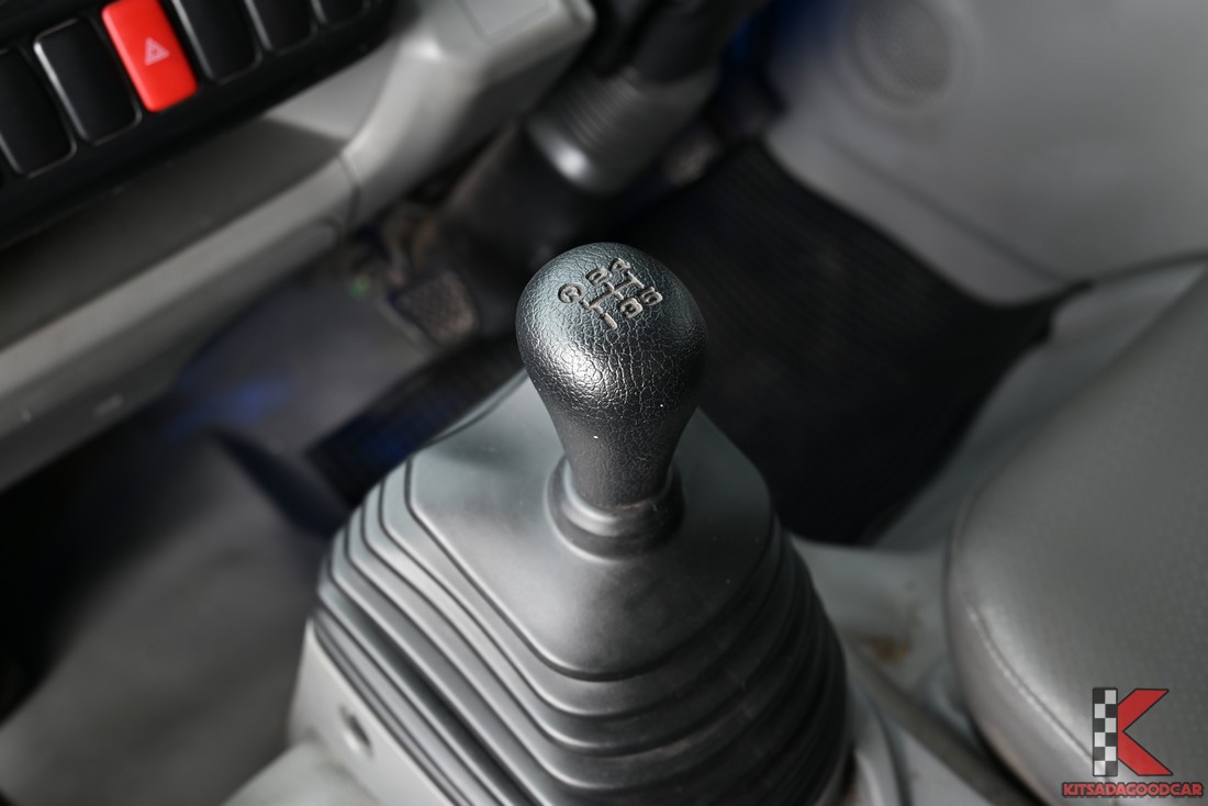 
								HINO 300 Innovator 6581 full									