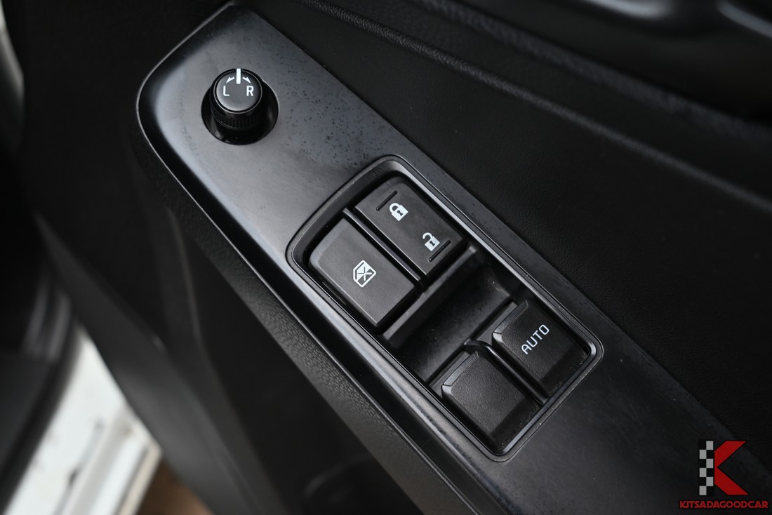 
								ISUZU D-Max Cargo 9981 full									