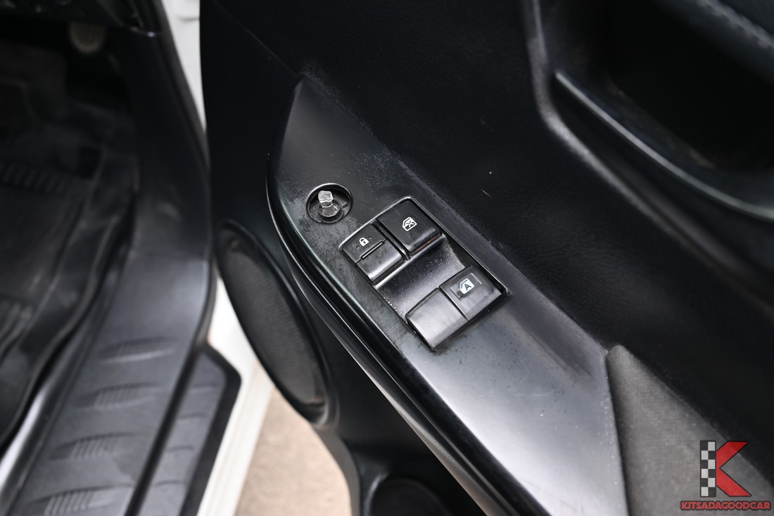 
								Toyota Revo Cargo 6812 full									