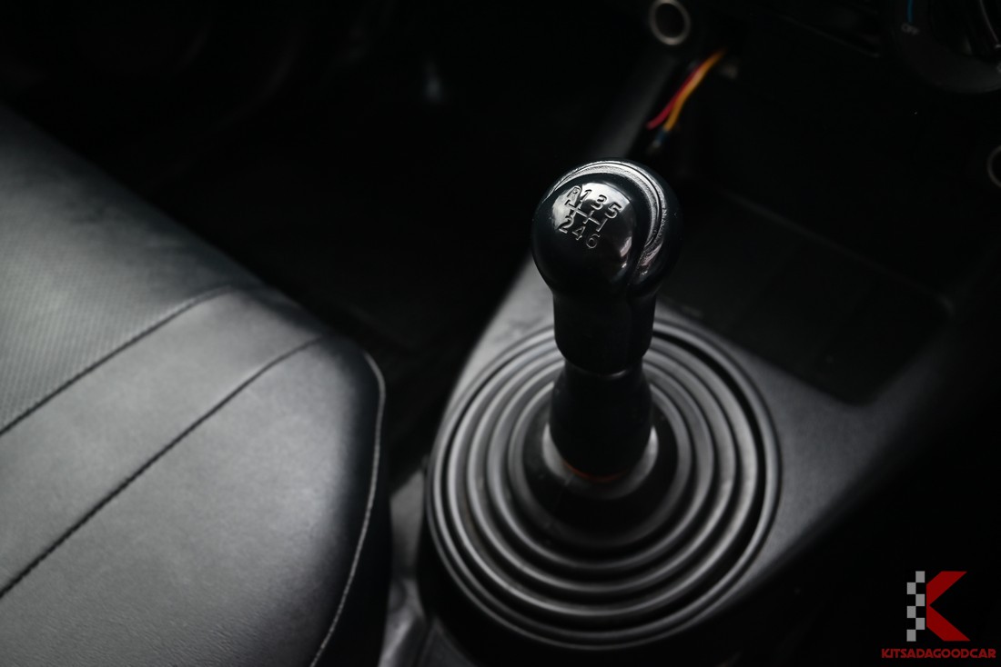 
								Toyota Revo COOL 2381 full									