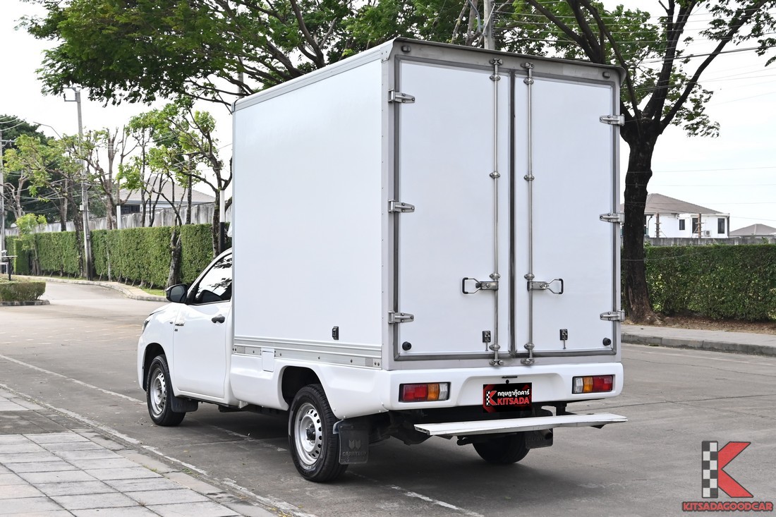
								Toyota Revo Cargo 6812 full									