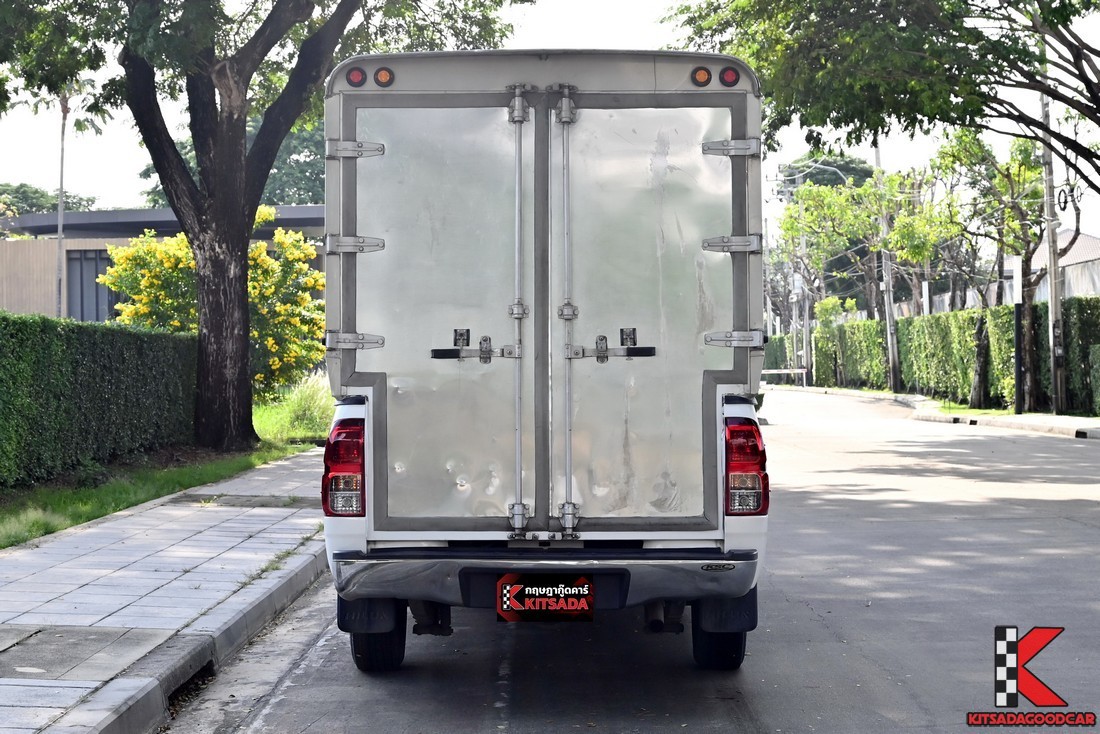 
								Toyota Revo cargo 9502 full									