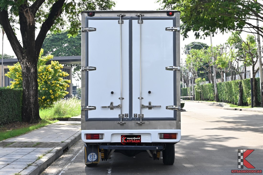 
								Toyota Revo COOL 243 full									