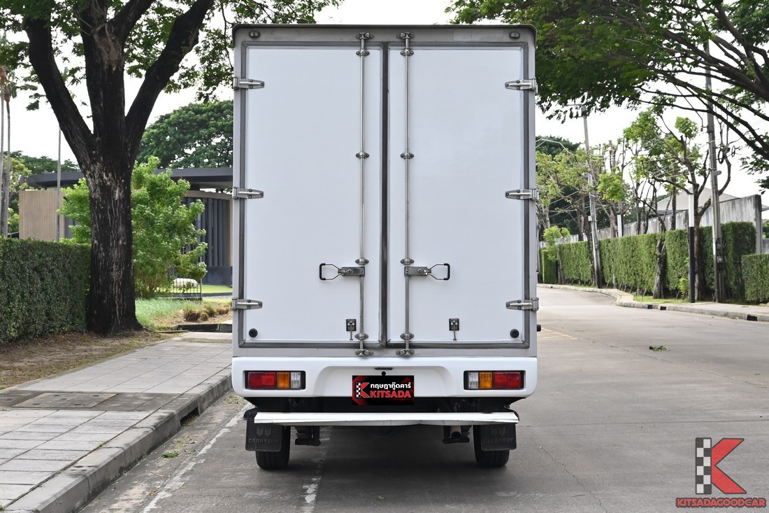 
								Toyota Revo Cargo 6812 full									