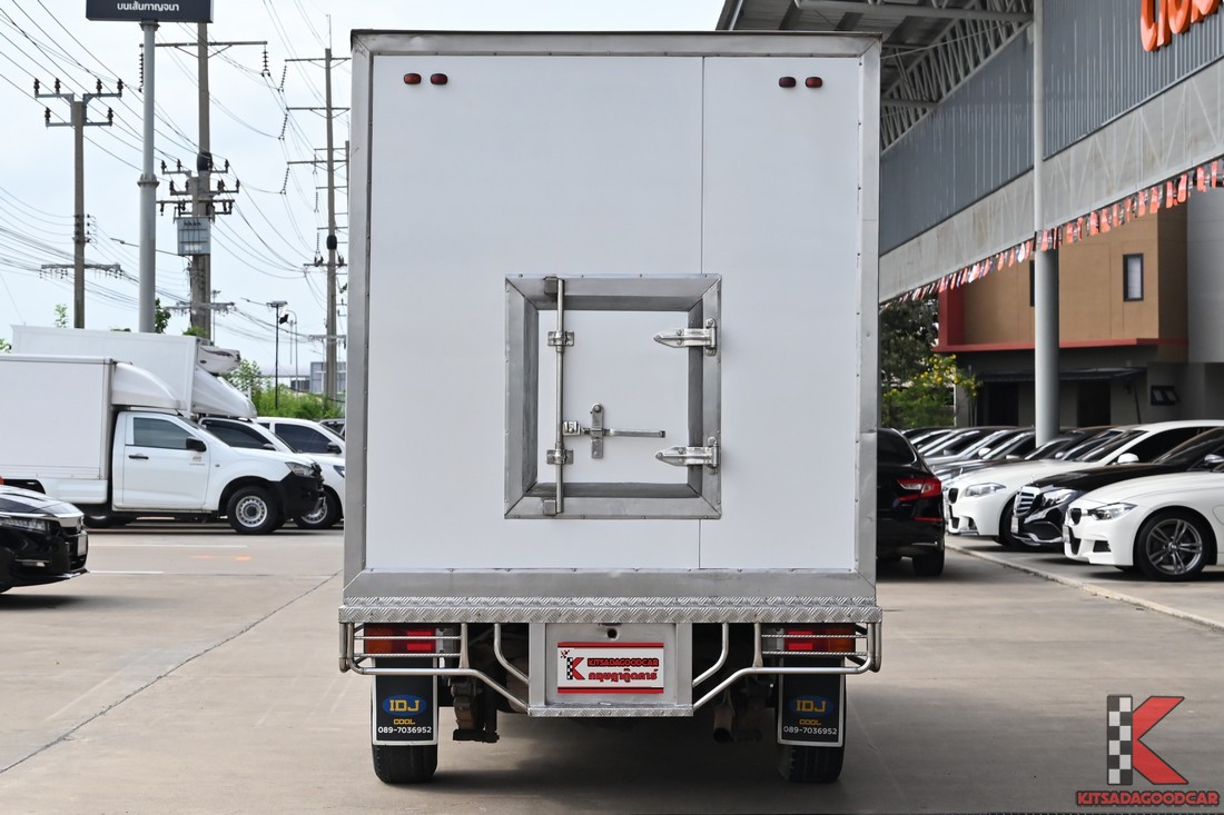 
								Toyota Revo COOL 2381 full									