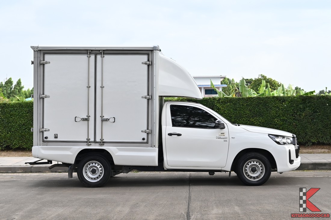 
								Toyota Revo Cargo 6812 full									
