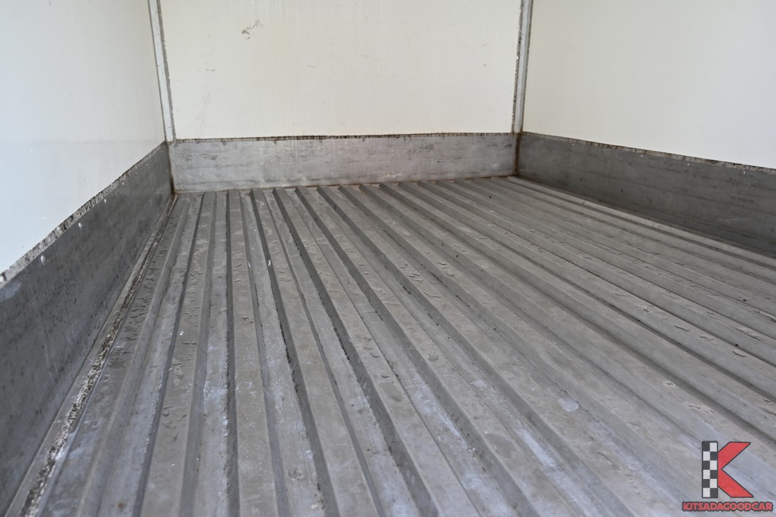 
								Toyota Revo COOL 243 full									