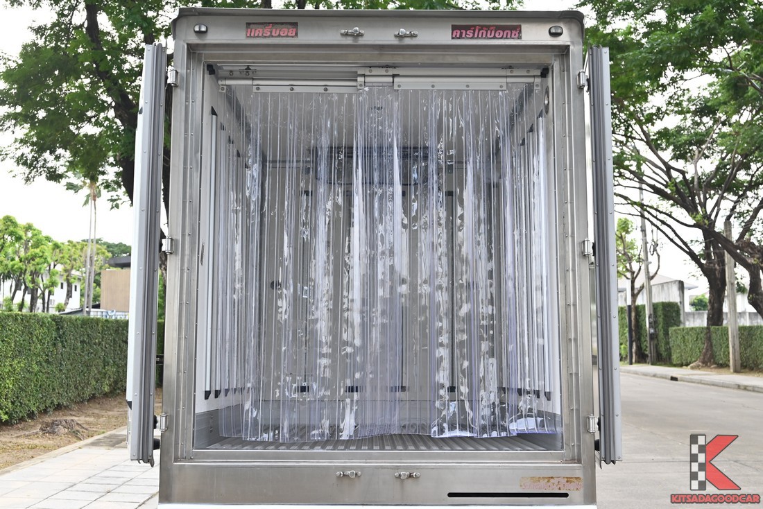 
								Toyota Revo COOL BOX 9553 full									