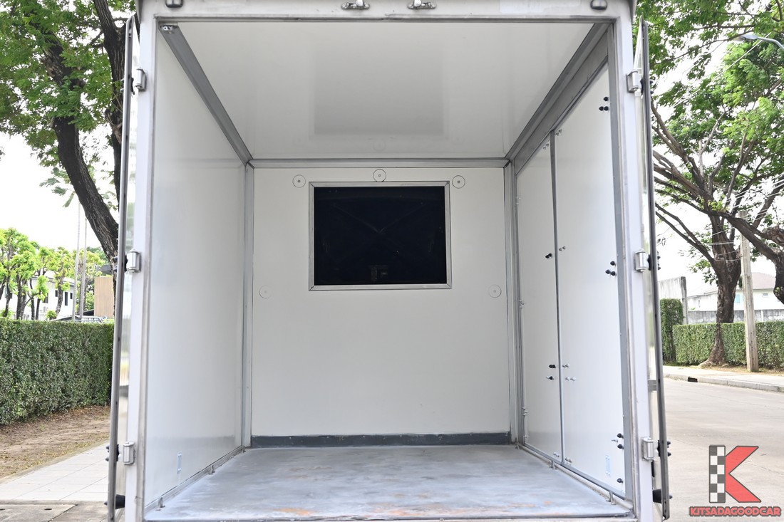 
								Toyota Revo Cargo 6812 full									