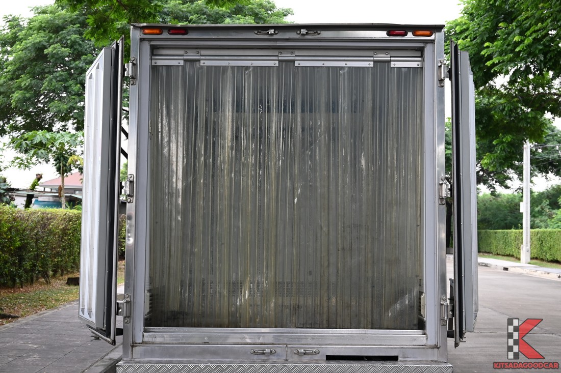 
								ISUZU D-Max COOL 97 full									