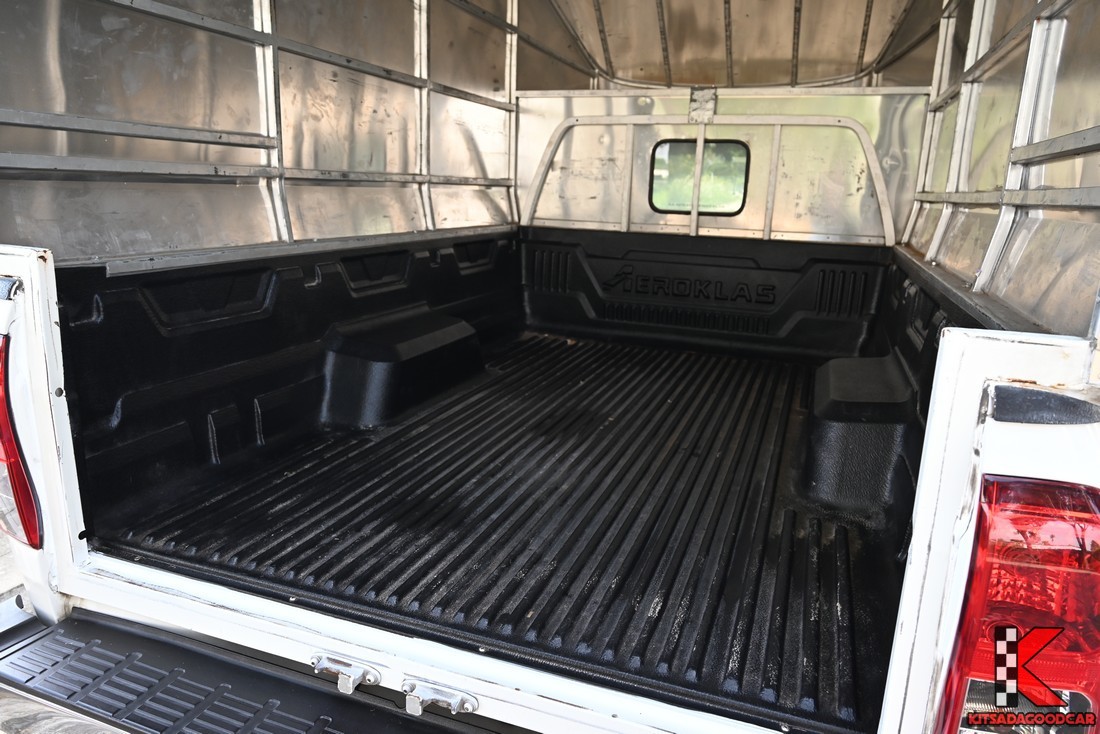 
								Toyota Revo cargo 9502 full									