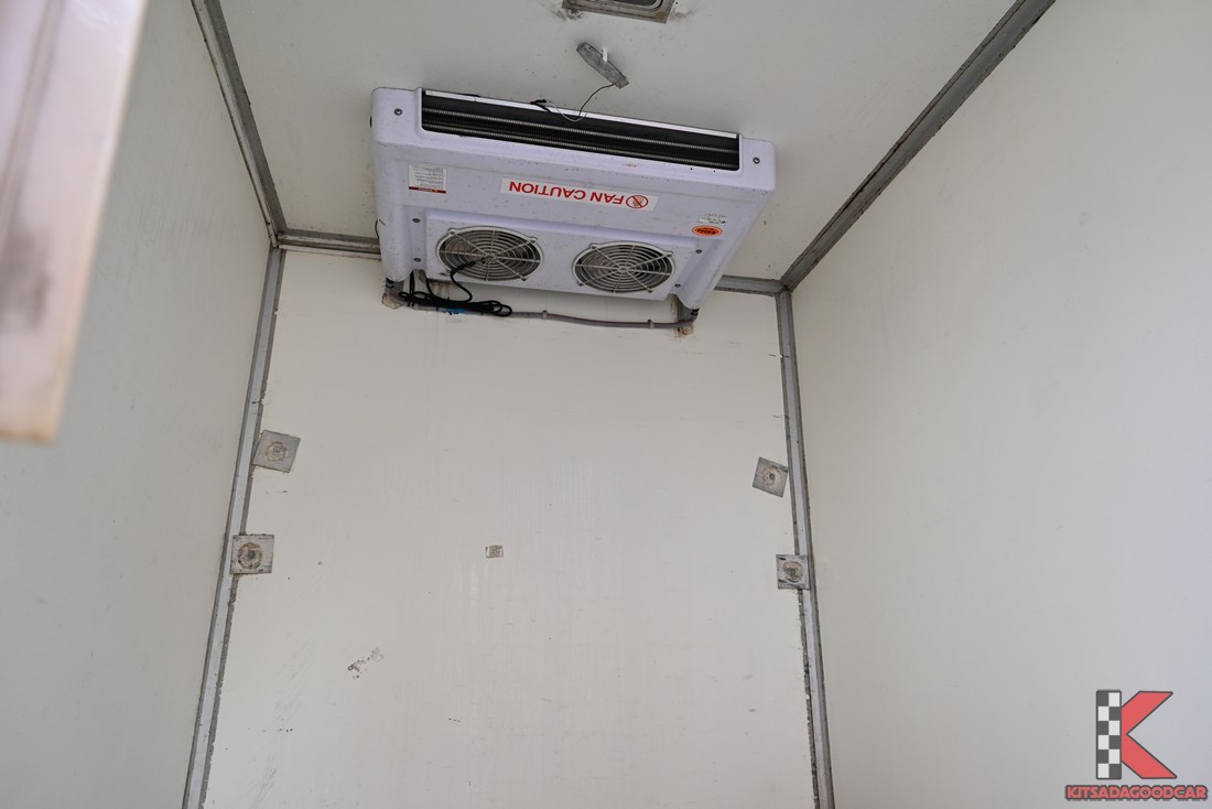 
								Toyota Revo COOL 243 full									