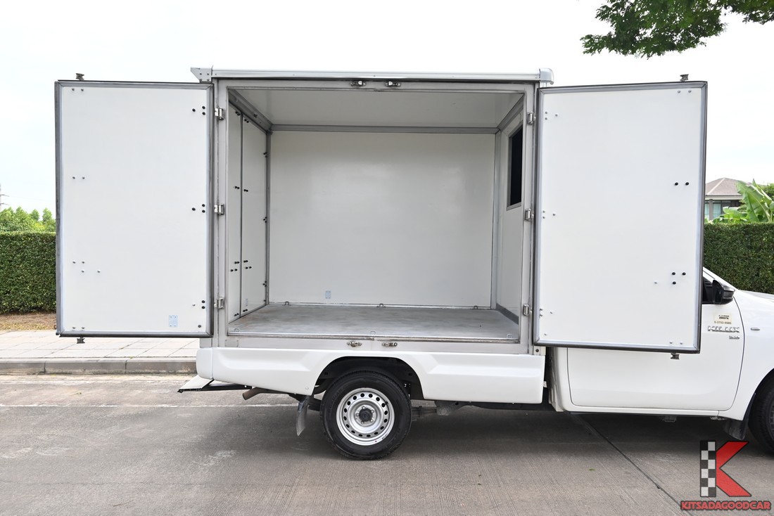 
								Toyota Revo Cargo 6812 full									