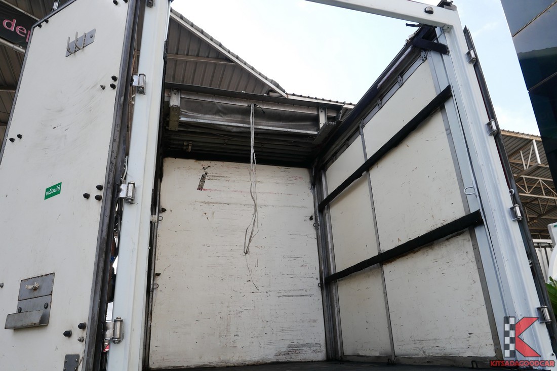 
								ISUZU D-Max Cargo 2752 full									