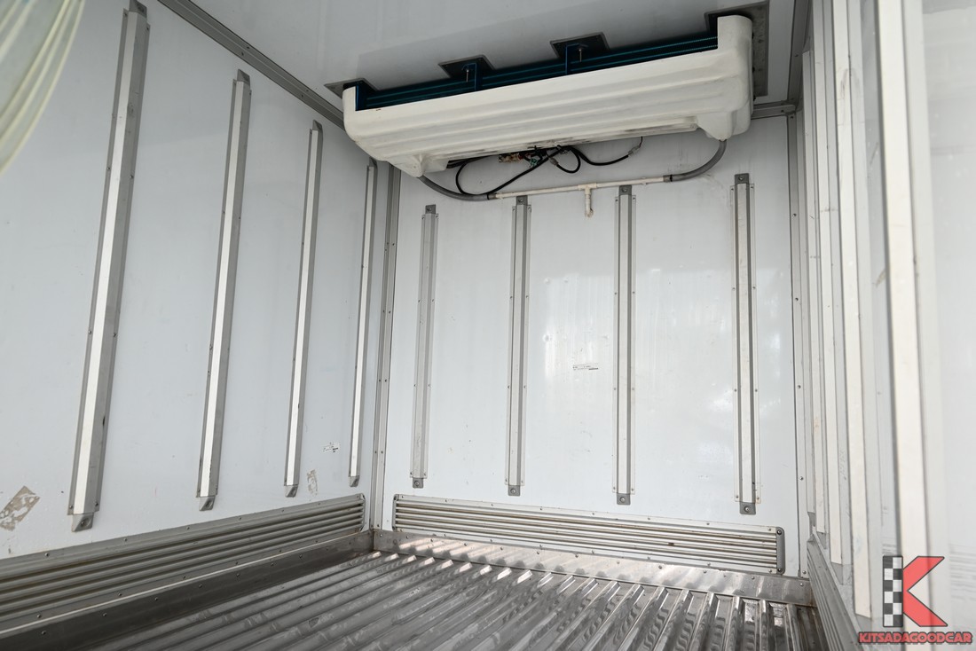 
								ISUZU D-Max COOL 97 full									