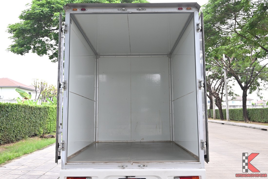 
								Toyota Revo cargo 6328 full									