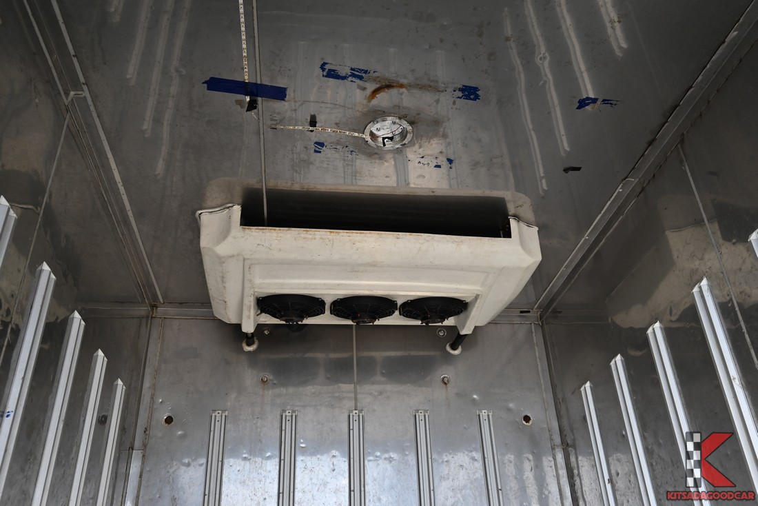 
								Toyota Revo MPC COOL 7594 full									