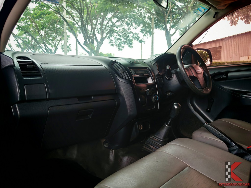 
								ISUZU D-Max Cargo 742 full									