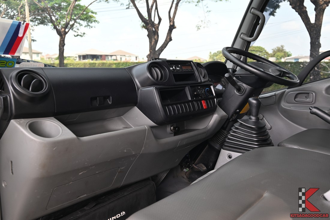 
								HINO 300 Innovator 6581 full									