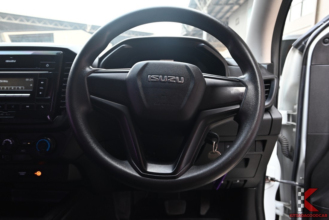 
								ISUZU D-Max Cargo 9981 full									